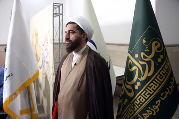 گرامیداشت میرزای نائینی نقش مهمی در تقویت هویت دینی و ملی دارد