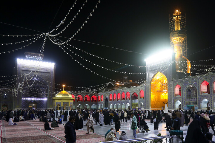 تصاویر/ حال و هوای حرم مطهر رضوی در شب شهادت حضرت زهرا سلام‌الله علیها