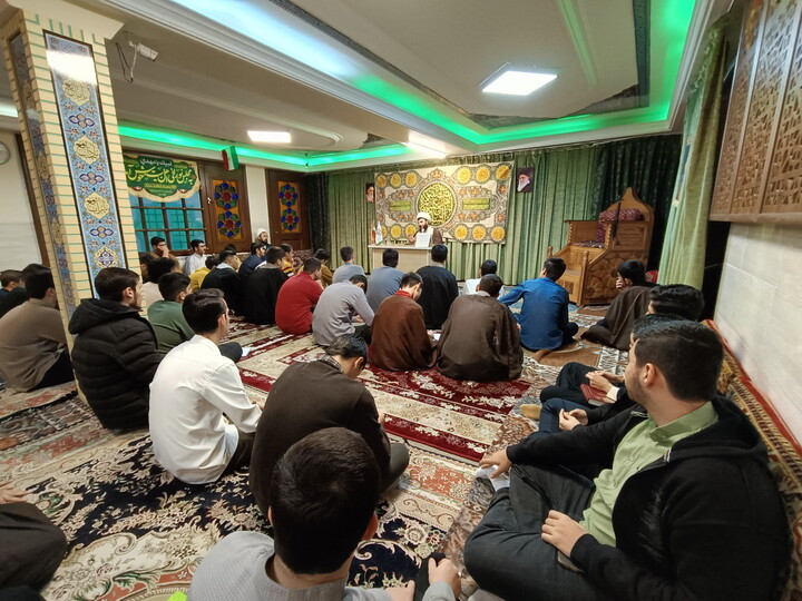 تصاویر / نشست اساتید و طلاب مدرسه علمیه سالار شهیدان تبریز با مدیر دفتر امور نخبگان واستعداد های درخشان حوزه های علمیه کشور