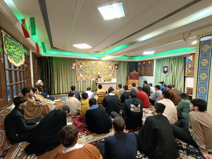 تصاویر / نشست اساتید و طلاب مدرسه علمیه سالار شهیدان تبریز با مدیر دفتر امور نخبگان واستعداد های درخشان حوزه های علمیه کشور