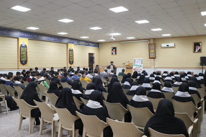 تصاویر /  دیدار امام جمعه زنجان با اعضای بسیج دانش آموزی شهرستان زنجان