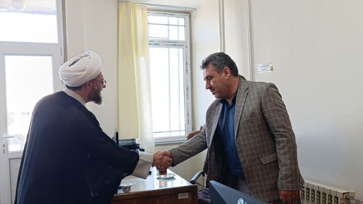 حضور امام‌جمعه شهرستان اهر در اداره آموزش‌وپرورش