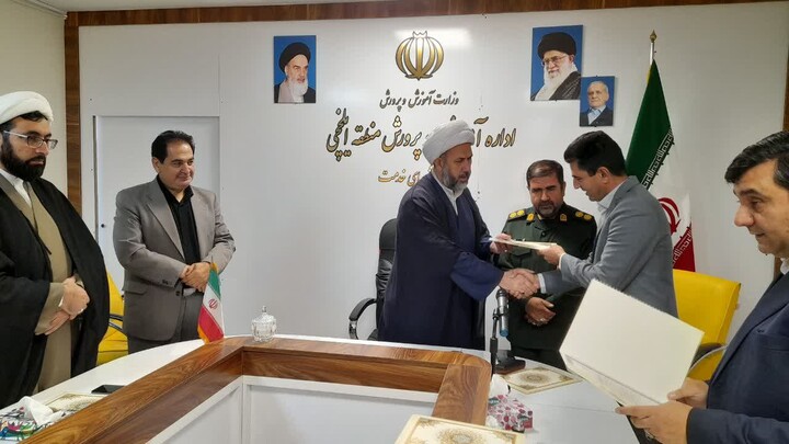 تصاویر / اولین جلسه کارگروه تخصصی توسعه آموزش عمومی قرآن کریم منطقه ایلخچی