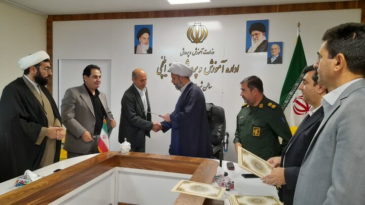 تصاویر / اولین جلسه کارگروه تخصصی توسعه آموزش عمومی قرآن کریم منطقه ایلخچی