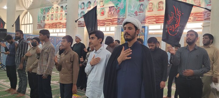 تصاویر / حضور طلاب و کادر مدرسه علمیه امام علی (ع) میناب در راهپیمایی سیزده آبان ماه