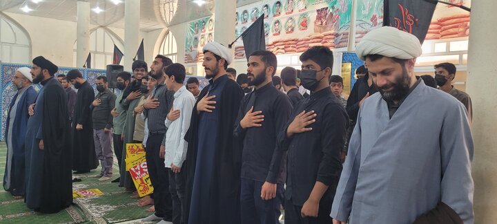 تصاویر / حضور طلاب و کادر مدرسه علمیه امام علی (ع) میناب در راهپیمایی سیزده آبان ماه