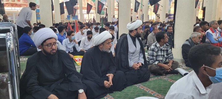 تصاویر / حضور طلاب و کادر مدرسه علمیه امام علی (ع) میناب در راهپیمایی سیزده آبان ماه