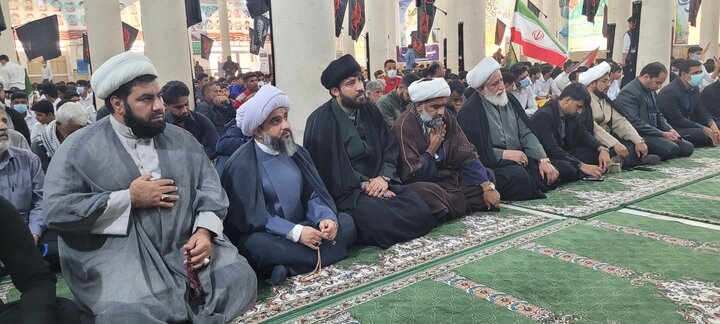 تصاویر / حضور طلاب و کادر مدرسه علمیه امام علی (ع) میناب در راهپیمایی سیزده آبان ماه