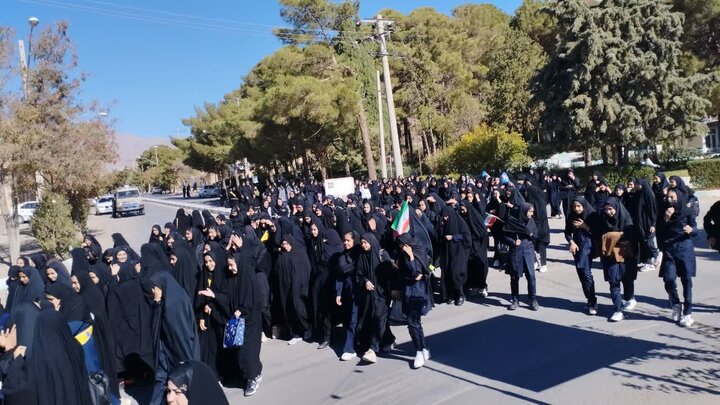 تصاویر/ راهپیمایی روز دانش آموز و بزرگداشت ۱۳ آبان در شهر کوهبنان