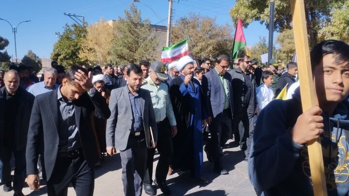 تصاویر/ راهپیمایی روز دانش آموز و بزرگداشت ۱۳ آبان در شهر کوهبنان