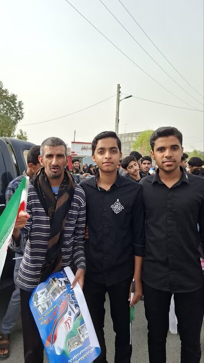تصاویر/ اعلام انزجار طلاب و اساتید مدرسه علمیه حضرت امیرالمؤمنین (ع) سندرک در راهپیمایی سیزدهم آبان ماه