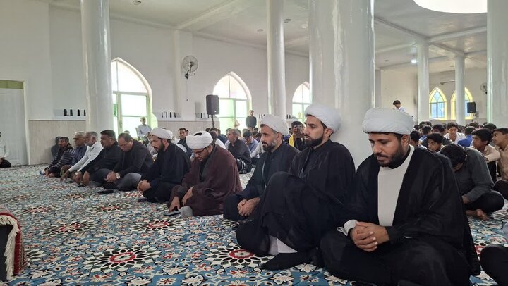 تصاویر/ اعلام انزجار طلاب و اساتید مدرسه علمیه حضرت امیرالمؤمنین (ع) سندرک در راهپیمایی سیزدهم آبان ماه