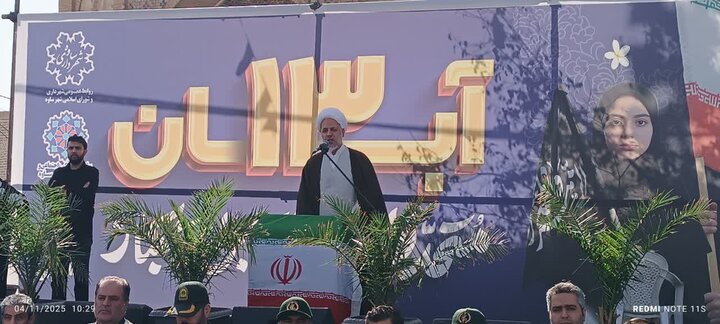 تصاویر/مراسم گرامیداشت ۱۳ آبان روز دانش آموز در ساوه