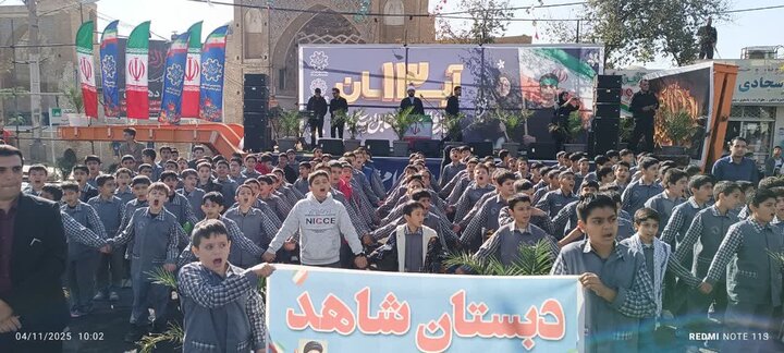 تصاویر/مراسم گرامیداشت ۱۳ آبان روز دانش آموز در ساوه