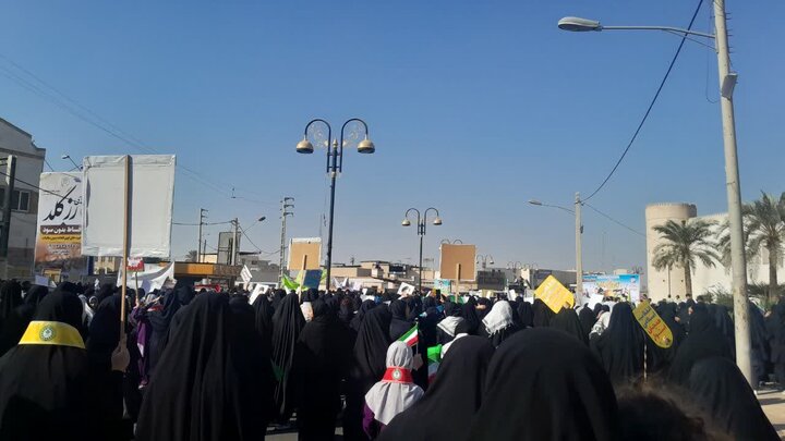 حضور طلاب مدرسه علمیه حضرت رقیه(س) برازجان در راهپیمایی یوم‌الله ۱۳ آبان
