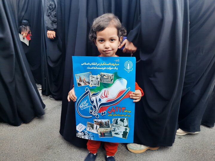 حضور طلاب مدرسه علمیه حضرت رقیه(س) برازجان در راهپیمایی یوم‌الله ۱۳ آبان
