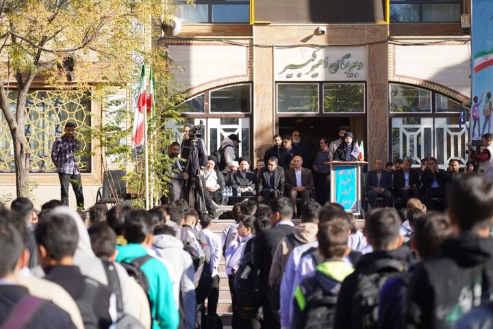 تصاویر/نواخته شدن زنگ استکبار ستیزی در مدرسه امیرکبیر خرم آباد
