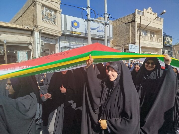 حضور مدیر و طلاب حوزه علمیه خواهران استان یزد در راهپیمایی یومالله ۱۳ آبان