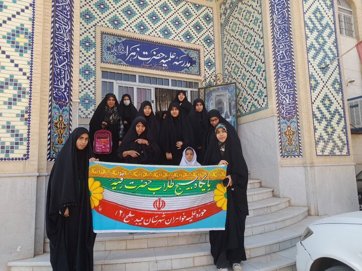 حضور مدیر و طلاب حوزه علمیه خواهران استان یزد در راهپیمایی یوم‌الله ۱۳ آبان