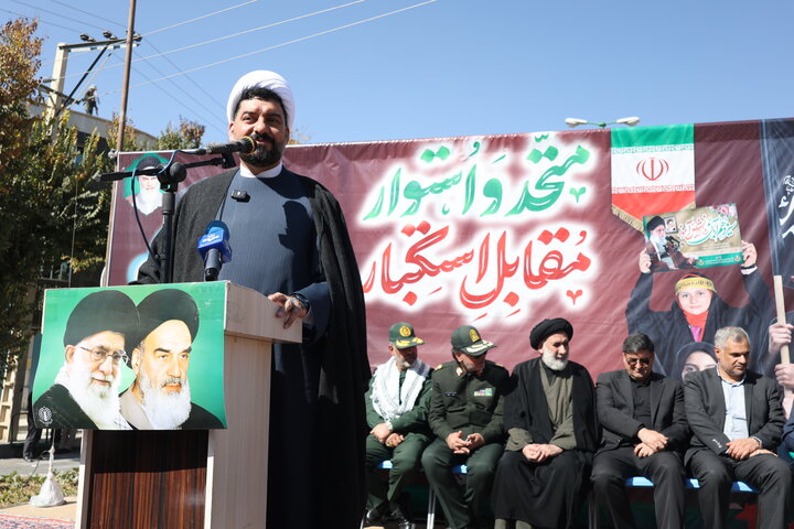 راهپیمایی ۱۳ آبان در شهرکرد
