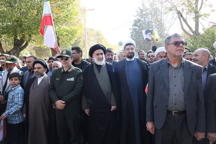 راهپیمایی ۱۳ آبان در شهرکرد
