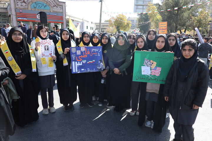 راهپیمایی ۱۳ آبان در شهرکرد
