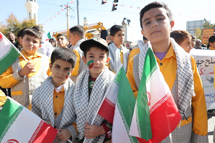 راهپیمایی ۱۳ آبان در شهرکرد
