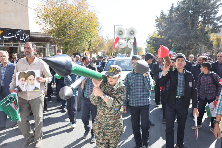 راهپیمایی ۱۳ آبان در شهرکرد
