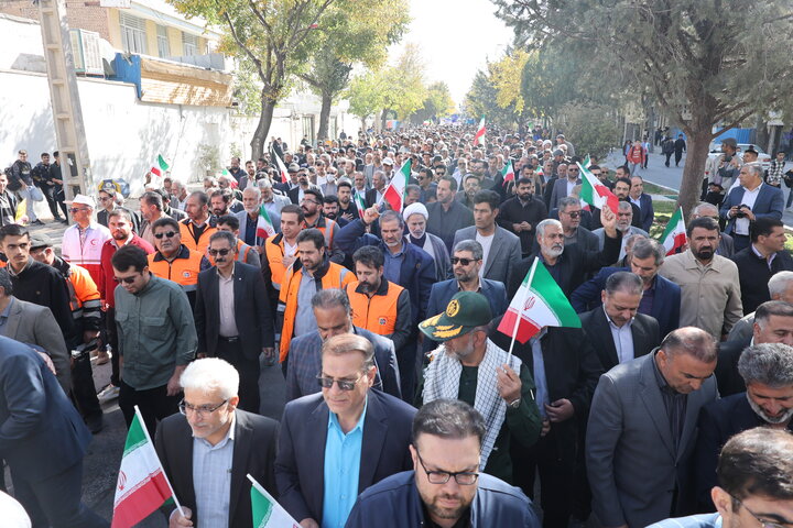 راهپیمایی ۱۳ آبان در شهرکرد
