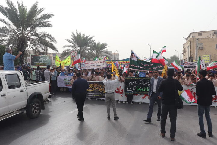 قاب‌هایی از راهپیمایی باشکوه امروز در شهرستان بندرعباس
