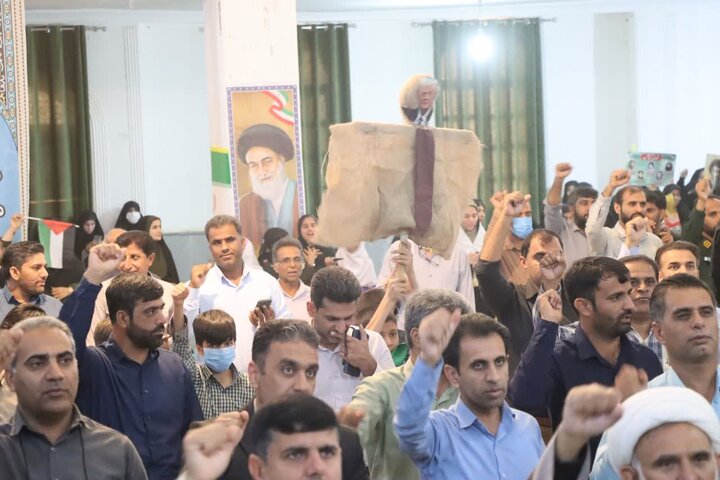 راهپیمایی روز دانش آموز و بزرگداشت ۱۳ آبان در شهر قلعه‌گنج
