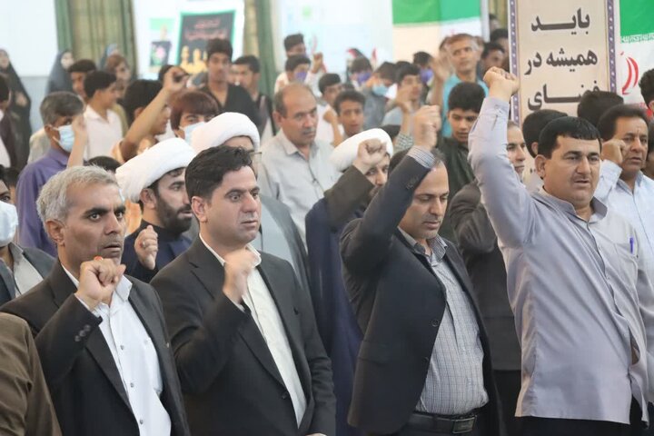 راهپیمایی روز دانش آموز و بزرگداشت ۱۳ آبان در شهر قلعه‌گنج
