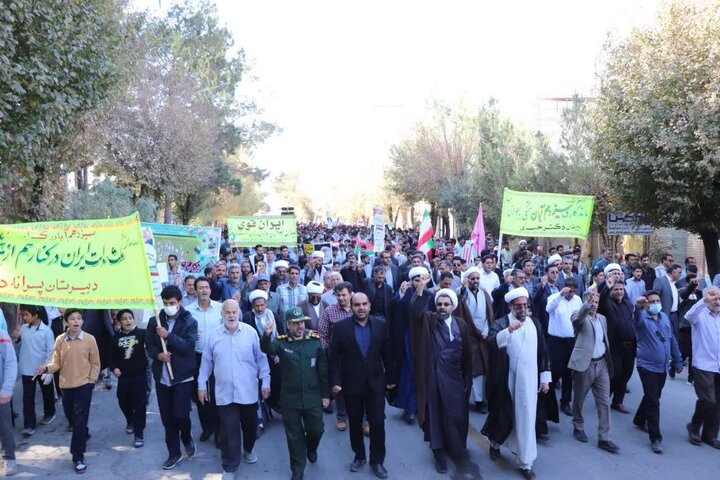 راهپیمایی روز دانش آموز و بزرگداشت ۱۳ آبان در شهر انار
