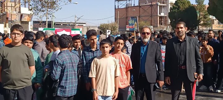 راهپیمایی روز دانش آموز و بزرگداشت ۱۳ آبان در شهر بردسیر