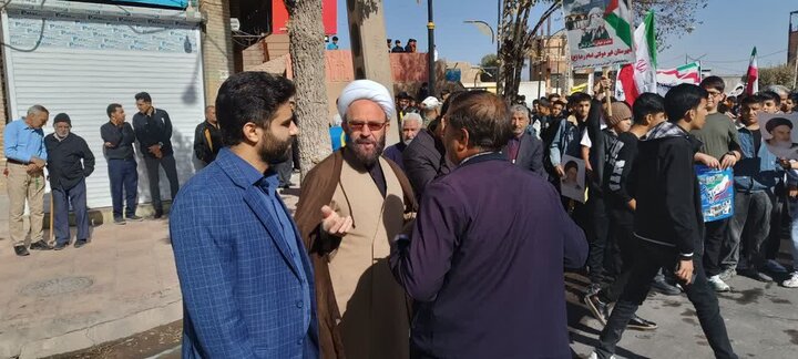 راهپیمایی روز دانش آموز و بزرگداشت ۱۳ آبان در شهر بردسیر