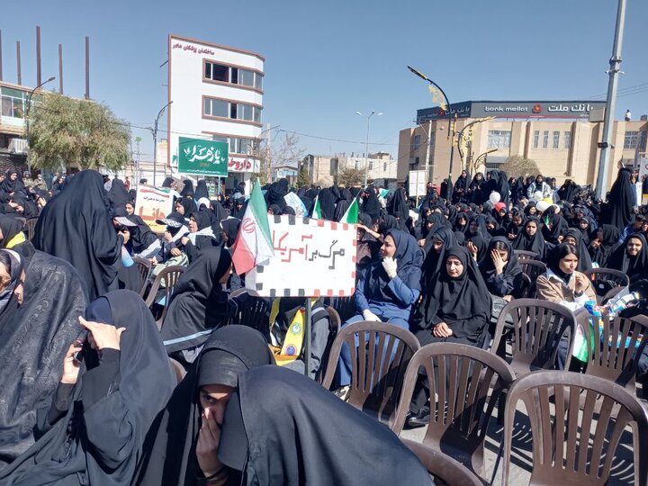 راهپیمایی روز دانش آموز و بزرگداشت ۱۳ آبان در شهر بردسیر