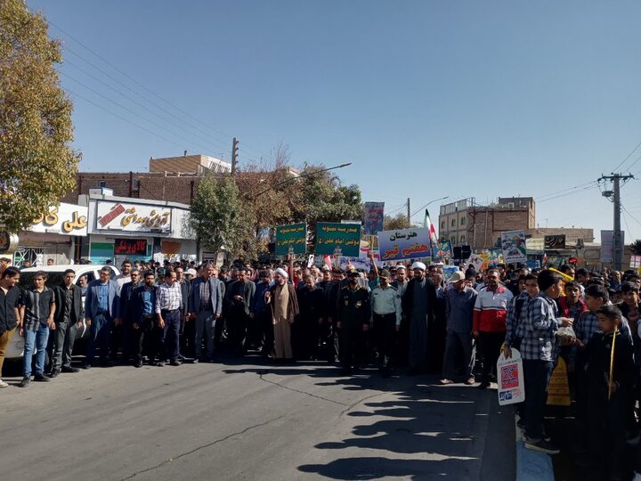 راهپیمایی روز دانش آموز و بزرگداشت ۱۳ آبان در شهر بردسیر