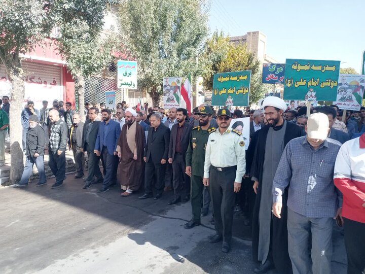 راهپیمایی روز دانش آموز و بزرگداشت ۱۳ آبان در شهر بردسیر