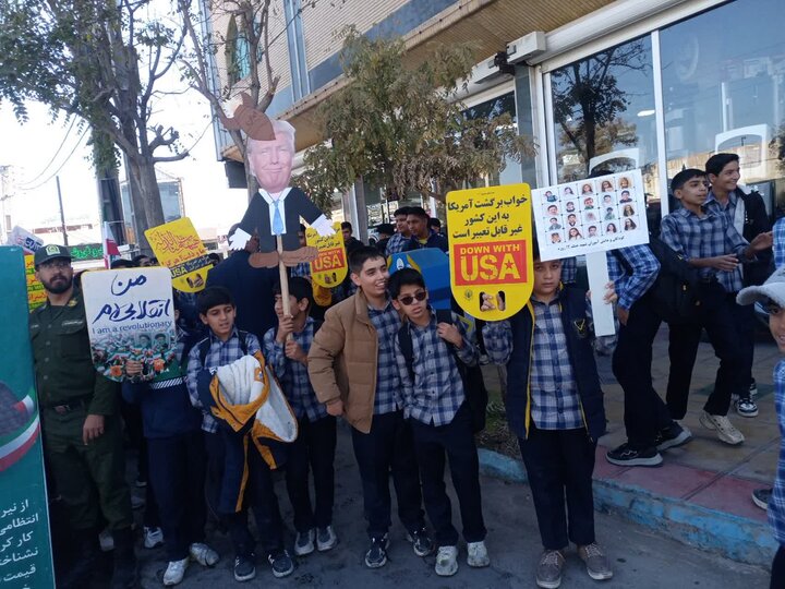 راهپیمایی روز دانش آموز و بزرگداشت ۱۳ آبان در شهر بردسیر