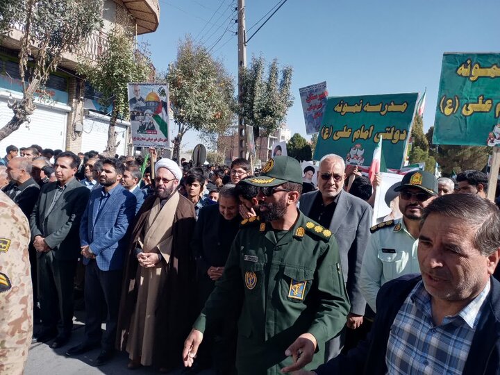 راهپیمایی روز دانش آموز و بزرگداشت ۱۳ آبان در شهر بردسیر