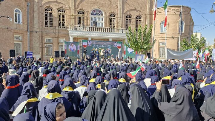 راهپیمایی یوم الله ۱۳ آبان و روز دانش آموز در ارومیه
