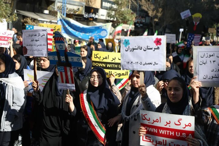 راهپیمایی یوم الله ۱۳ آبان و روز دانش آموز در ارومیه
