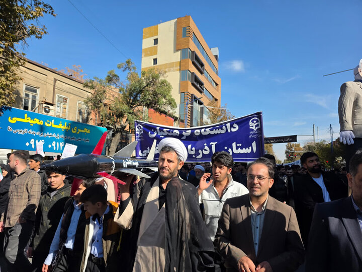 راهپیمایی یوم الله ۱۳ آبان و روز دانش آموز در ارومیه
