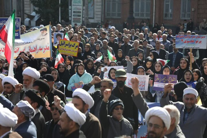 راهپیمایی یوم الله ۱۳ آبان و روز دانش آموز در ارومیه
