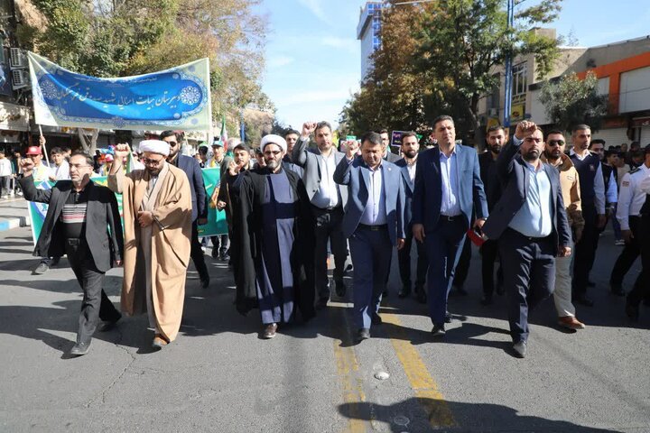 راهپیمایی یوم الله ۱۳ آبان و روز دانش آموز در ارومیه
