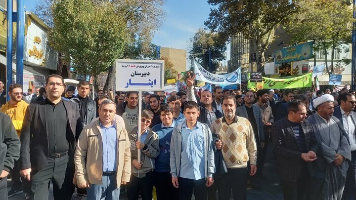 راهپیمایی یوم الله ۱۳ آبان و روز دانش آموز در ارومیه
