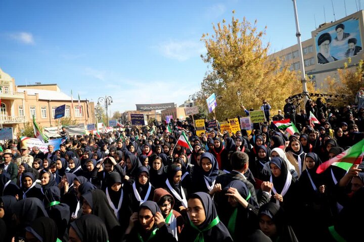 راهپیمایی یوم الله ۱۳ آبان و روز دانش آموز در ارومیه
