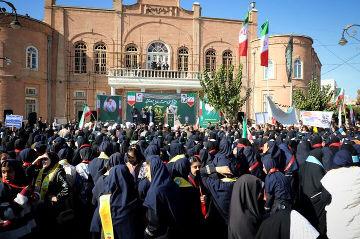 راهپیمایی یوم الله ۱۳ آبان و روز دانش آموز در ارومیه
