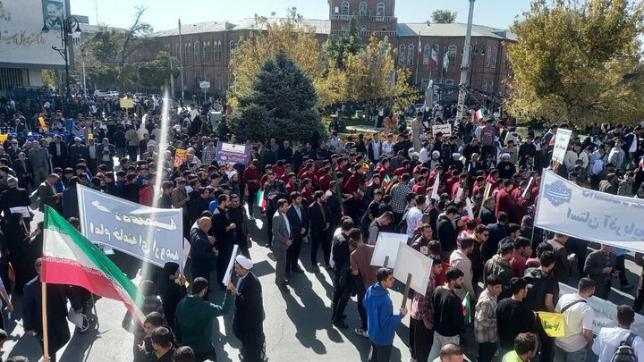 راهپیمایی یوم الله ۱۳ آبان و روز دانش آموز در ارومیه
