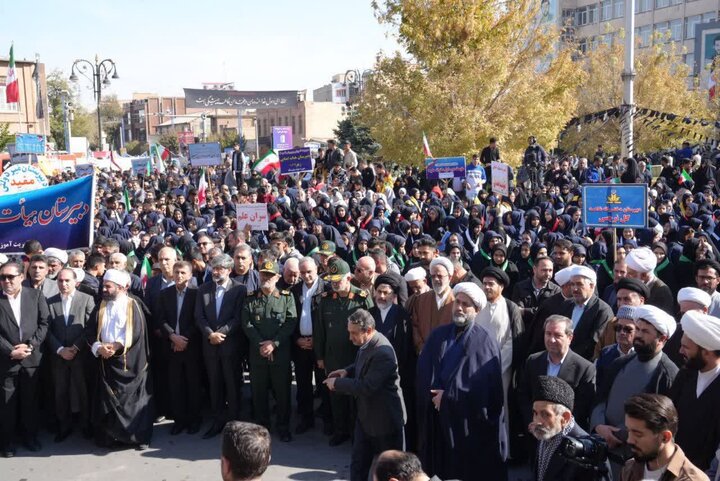 راهپیمایی یوم الله ۱۳ آبان و روز دانش آموز در ارومیه
